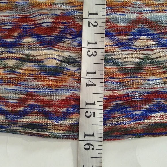 Beautiful woven waves silk scarf / wrap with tassels - Picture 6 of 9